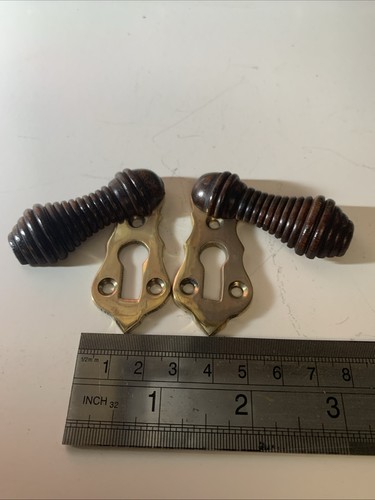 Beehive wood brass keyhole - 2x,
