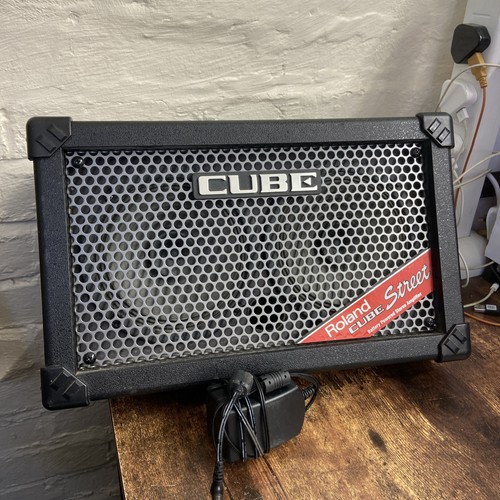 Roland cube street - cube,