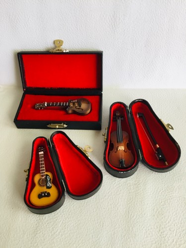 Dolls house scale musical - 1:12,