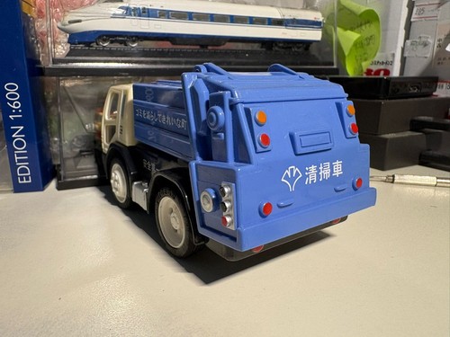 Japan garbage truck pullback - truck,