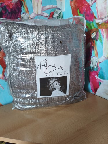 Kylie minogue home bed - at,