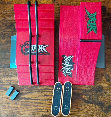 Fingerboard skate park ramp - skate,