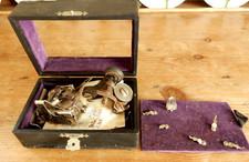 Vintage Singer Sewing Machine Wooden Box & Assorted Parts Accessories & Ruffler