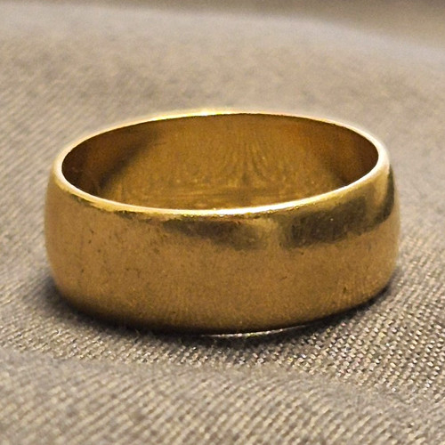 Vintage solid 22ct - gold, wide