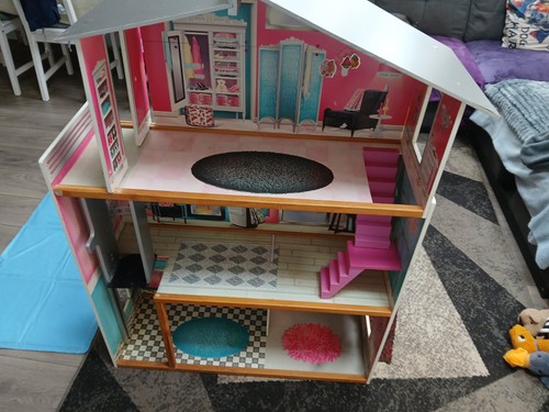 Kidkraft dolls house wooden - dolls,