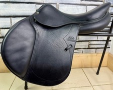 17 1/2” MW Devoucoux Socca Jump Saddle - Black