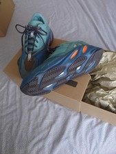 Adidas Yeezy Boost 700