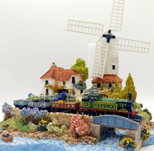 N Scale Gauge Diorama Steam Locomotive Model Railway Layout Full Painted Scenery