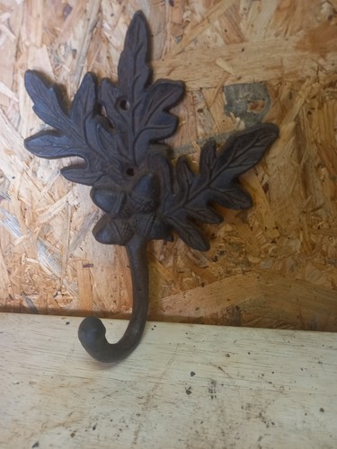 Cast iron oak leaf coat - cast, hook.