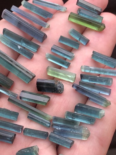 17g batch tourmalines crystals - tourmalines,