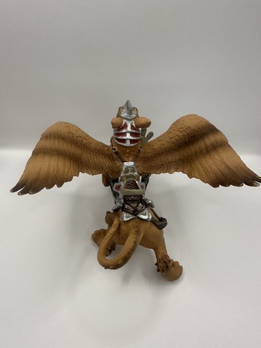 Fantasy creature war - war, griffin