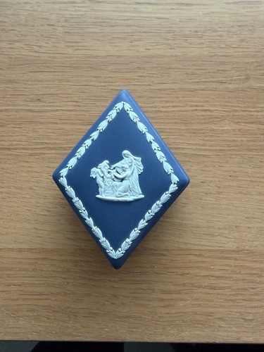 Wedgewood jasperware diamond - jasperware,
