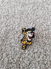 DISNEY WDW 2016 STYLIZED CHARACTERS TIGGER WINNIE THE POOH PIN TRADING BADGE