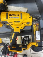 NAILER TOOLS-POWER DEWALT DCN680, #DDJDCM5; BLACK AND YELLOW DEWALT  (1031801-1)