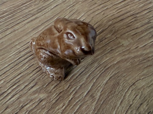 Wade whimsies brown sitting - brown,