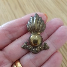 WW2 Royal Artillery UBIQUE Military Cap Badge