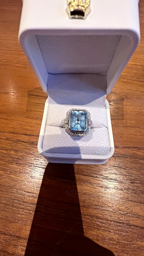 9ct white gold natural blue - white,