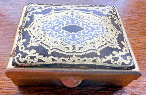 Pill box compact - pill, mirror