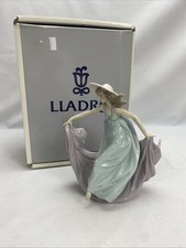 LLADRO #5662 "May Dance" 9"