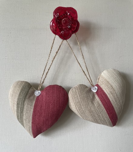Pair hanging hearts in - pair,