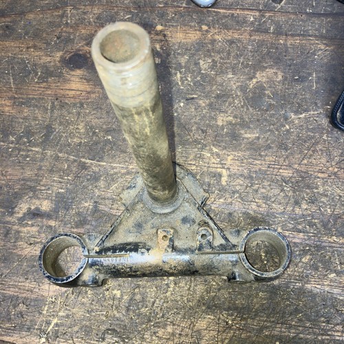 Triumph trw bottom yoke rare - triumph,