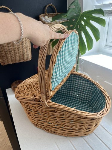 Vintage and wicker - and, picnic