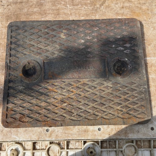 Cast iron manhole cover 641mm - iron,