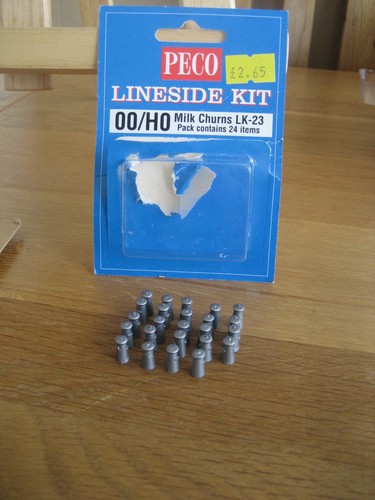 Peco lineside kit - lineside, churns