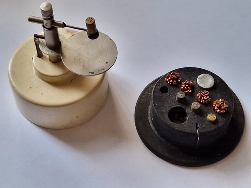 Watchmaker dial foot - dial, soldering