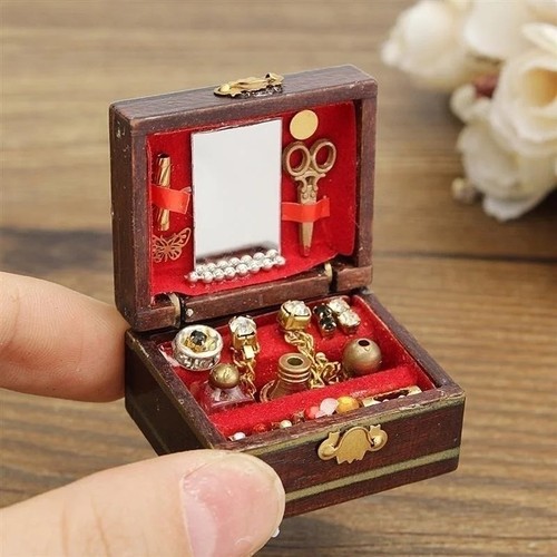 Dolls house miniatures - dolls,