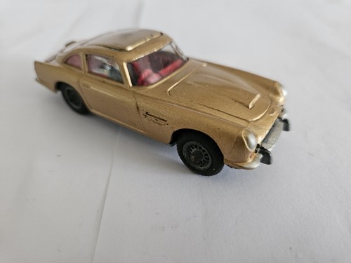 James bond 007 aston - james,