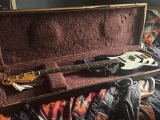 Left-Handed Bass Guitar ￼