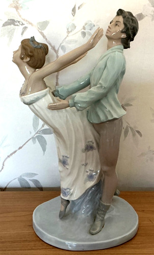 Nao lladro 0400 dancing on - nao, by