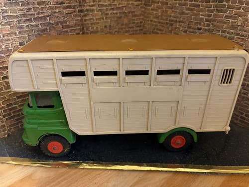 Triang jumbo horse box - horse, vintage