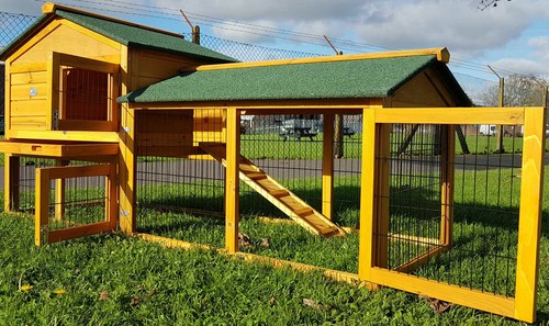 Large smokey rabbit hutch - large, xl