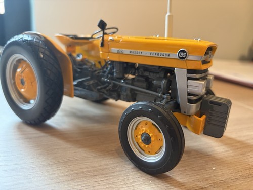 Universal hobbies 135 - universal, mf