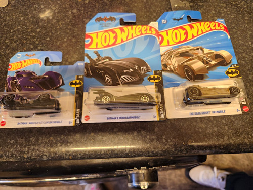 Hot wheels batman batmobile - batman,