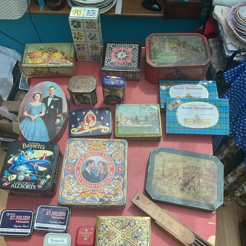 Job lot vintage tins - of, 20