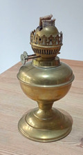 Compact brass oil lamp with