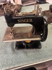 ~VINTAGE~ ORIGINAL BLACK CHILD'S TOY SEWING MACHINE ESTATE FIND (No ReSeRvE)