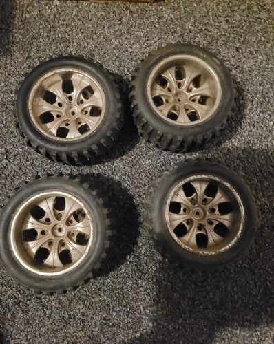 Scale monster truck - 1/10,