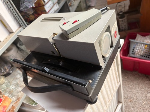 Pradovit color slide projector - pradovit,