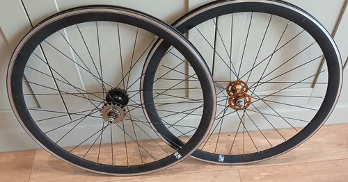 Quando hubs logo 700c - hubs/no,