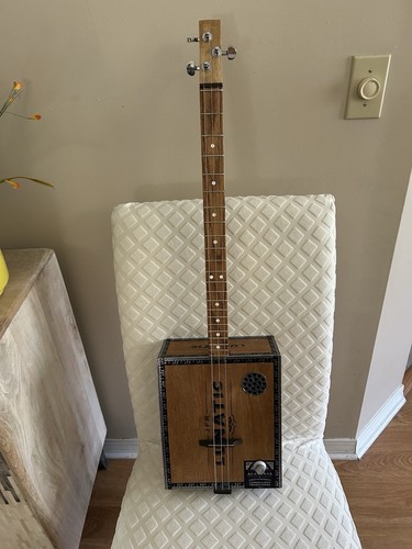 Cigar box guitar - cigar,