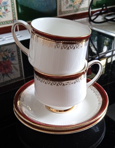 Cups and saucers - saucers, royal