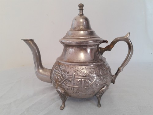 Vintage middle eastern ornate - middle,