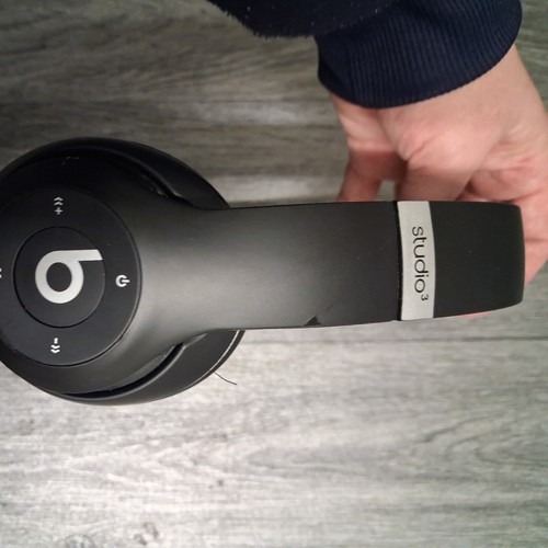 Beats dre - by,
