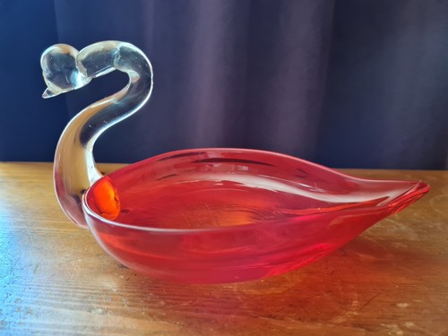 Glass swan bon - bon,