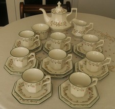Johnson Brothers Eternal Beau 27 piece tea set, milk, sugar, teapot, cups, plate
