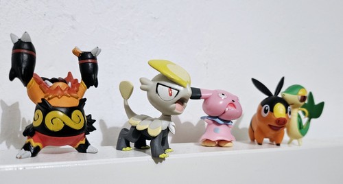 Pokemon figure bundle - figure, emboar